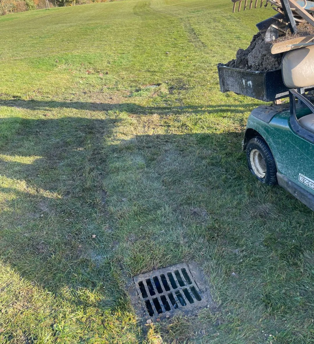 CaddingtonGolfC's tweet image. @HeadGK_CGC &amp;amp; Ian installed 5-8m of drainage with a new gully drain on the 15th Hole Blue course today.

A 2.5 hour mini project to help with the coming rain and future upkeep of this hole. 

#drainage #golfcoursemaintenance #caddingtongolfcourse #shingle #golfready⛳️ #tuesday