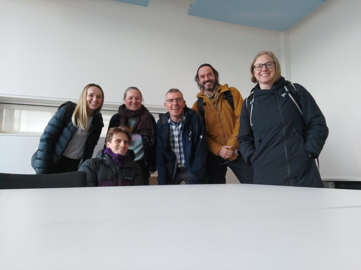 All smiles after a team brainstorming session for our Southern employees so it must've been productive!

#teamwork #focusedenergy #renewableenergy