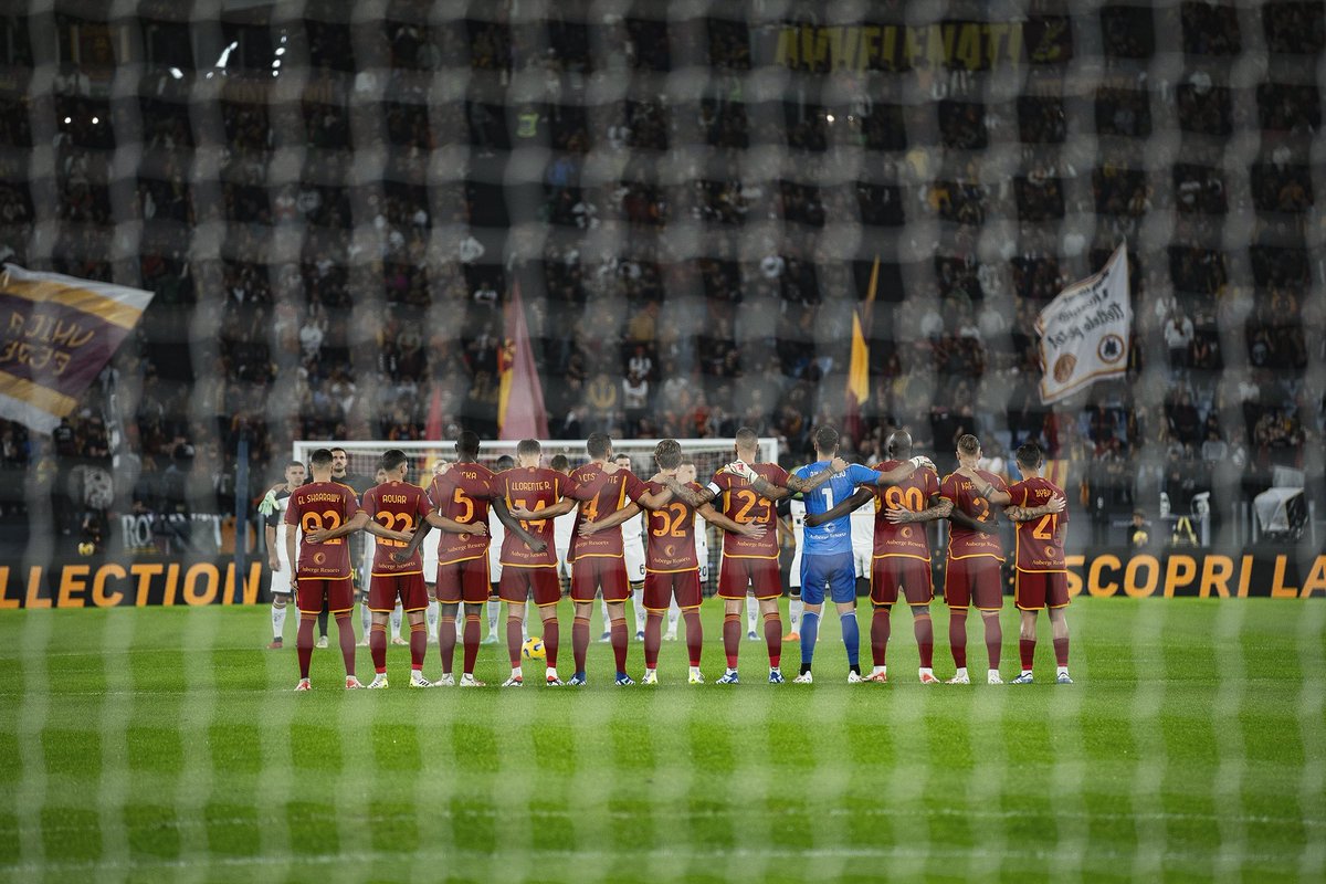 Un minuto di silenzio
<a href="/OfficialASRoma/">AS Roma</a> per <a href="/EuropaCalcio/">Cristiano Abbruzzese</a>
.
.
#footballplayer #soccerball #gametime #soccer_love #soccergame #calcio #instasoccer #soccer4life #soccerlife #soccer_player #football #soccer_life #footballgame #instasport #europacalcio #soccerphotography