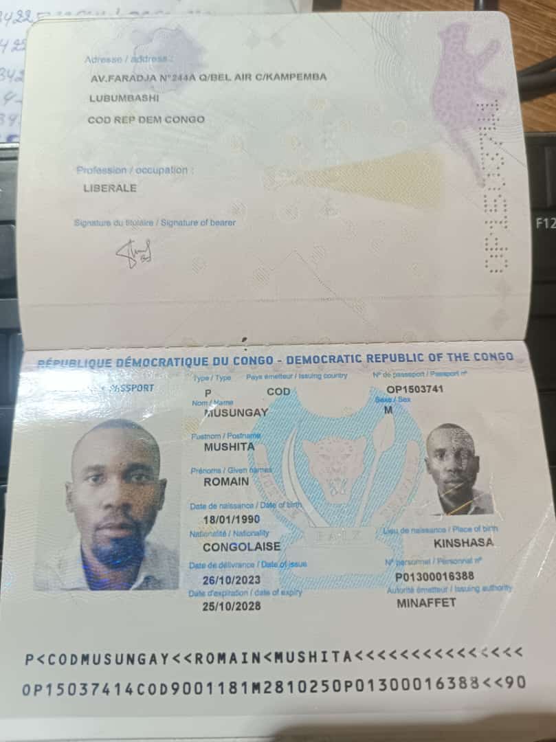 coeurdafriqueM's tweet photo. #Romain #MUSUNGAY a fait tomber son passeport,nous demandons à tour celui qui connait le concerné ou ses proches ,de lui informé que son passeport a été retrouvé tomber au niveau du grand parking #Kasumbalesa.Il peut Contact le #0994120585pour le récupérer
@leParrainRDC https://t.co/hPdrBa1ouI