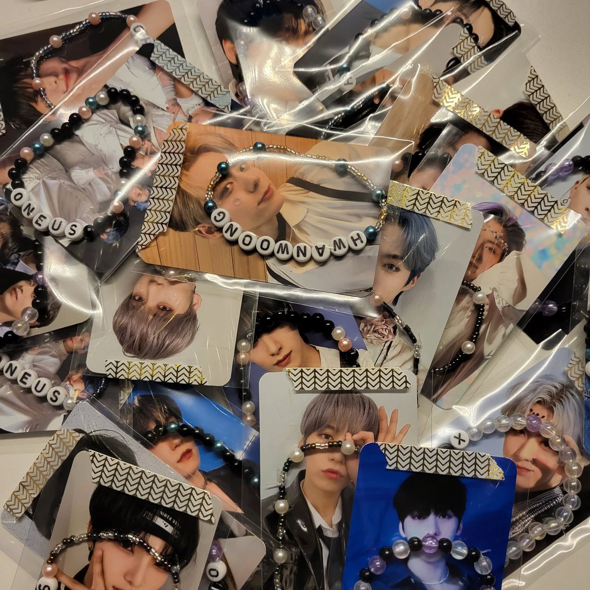 tiny_star143's tweet photo. I am an introvert so if you want some freebies, you probably have to talk to me first on the concert day, oops
I'll post a picture of my outfit or my location as soon as I get to the venue 
#La_Dolce_Vita #ONEUS #oneus_2nd_worldtour #oneus_worldtour #Oneus_berlin #columbiahalle https://t.co/ItG02TkeTk