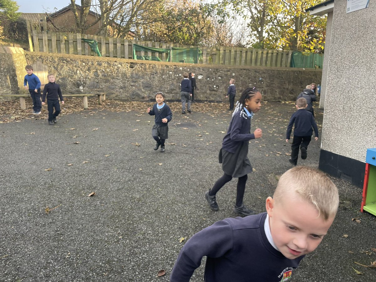 This afternoon P1.2 went on a nature walk with P2.3 and used their sense of smell to describe the different smells we find outdoors. We used super adjectives to describe each smell!