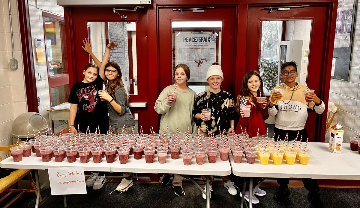 Surprise smoothie day yesterday organized by Student Council! #Leaderinme @FMPSD Thank you to the amazing Ms.Moore for all of your support behind the scenes @APPLESchools