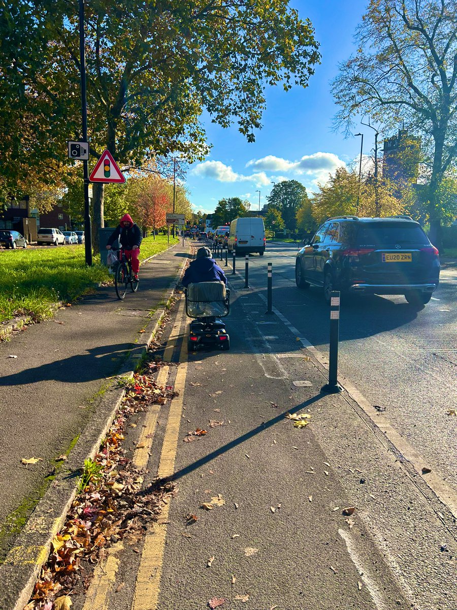 Ermygadd some “Cycle lane as mobility aid” news! I saw this lovely sight this morning and caught up with the lady to say hi. She was an absolute treasure and was beaming from ear to ear. She told me that she liked how flat this area was, and that it was much easier to … 1/3