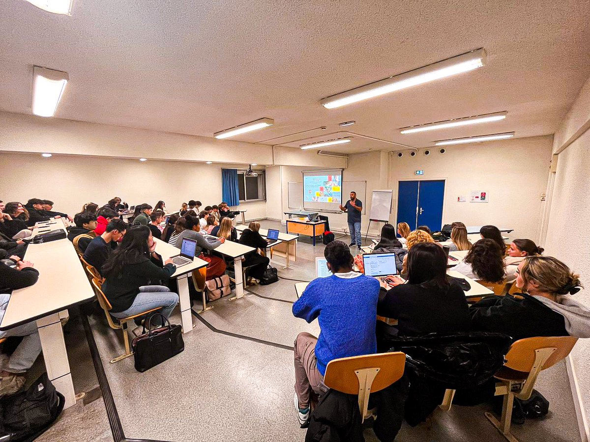 [#CONFERENCE🗣️] #Entreprendre au sein d’une #entreprise ? 🤔 

Thierry Gatineau, fondateur de Bracelet Rouge et Responsable du Laboratoire d'#Innovation #technologique d'@hmutuelle était sur le campus d'#Excelia à #Tours pour parler d'#intrapreneuriat avec les #BachelorBusiness🚀