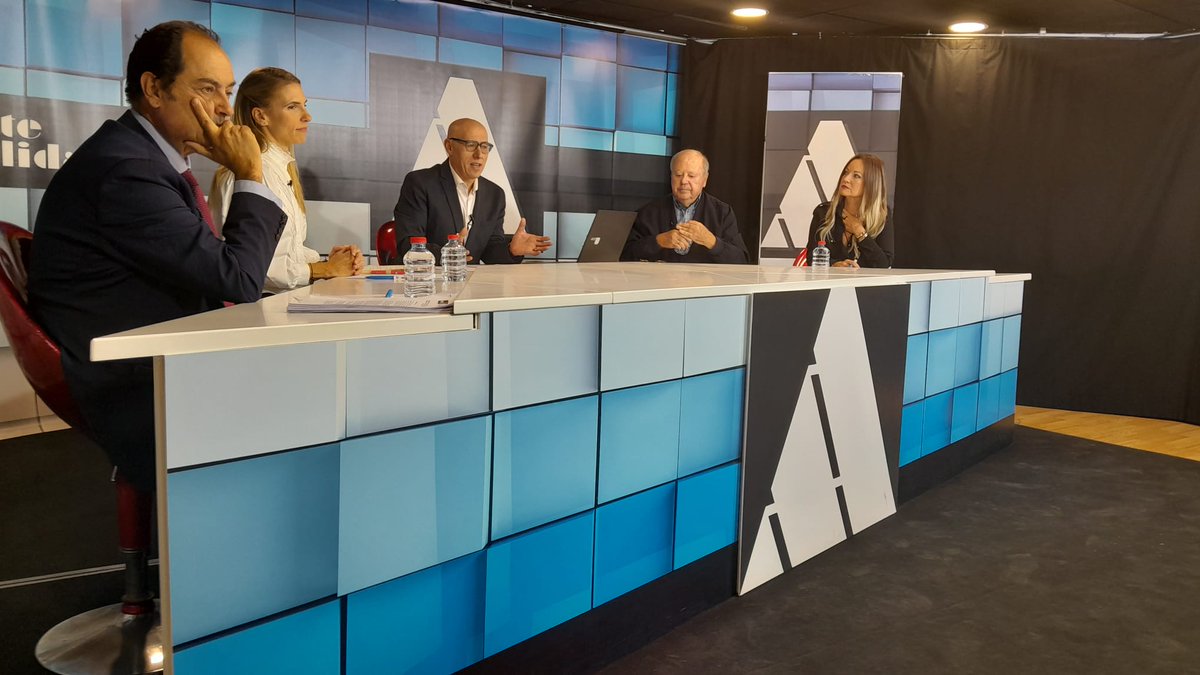 12tv Alicante (@12tv_es) on Twitter photo Acabamos este martes con un programa de Alicante Actualidad muy “legal” 🔵⚪️🔵
Contamos con los co-tertulianos:
➡️José Ramón Chirivella
➡️<a href="/CBirlanga/">Cristina Birlanga</a>
➡️<a href="/CarmenyRocio/">Carmen 🇪🇸⚖</a>
➡️<a href="/Blasdepenas/">Blas de Peñas</a>
Toda la actualidad esta noche a las 21:15⏰ en <a href="/12tv_es/">12tv Alicante</a> ➡️📺 con <a href="/andres_mcano/">Andrés Maestre Cano</a> Acabamos este martes con un programa de Alicante Actualidad muy “legal” 🔵⚪️🔵
Contamos con los co-tertulianos:
➡️José Ramón Chirivella
➡️<a href="/CBirlanga/">Cristina Birlanga</a>
➡️<a href="/CarmenyRocio/">Carmen 🇪🇸⚖</a>
➡️<a href="/Blasdepenas/">Blas de Peñas</a>
Toda la actualidad esta noche a las 21:15⏰ en <a href="/12tv_es/">12tv Alicante</a> ➡️📺 con <a href="/andres_mcano/">Andrés Maestre Cano</a>