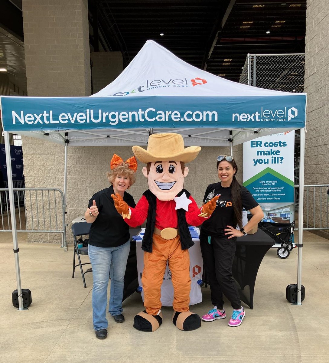 Nextleveluc's tweet image. Sharing the Next Level love at the Williamson County #rodeo in #AustinTX! 🤠🩹 #CommitmenttoCommunity 🧡
