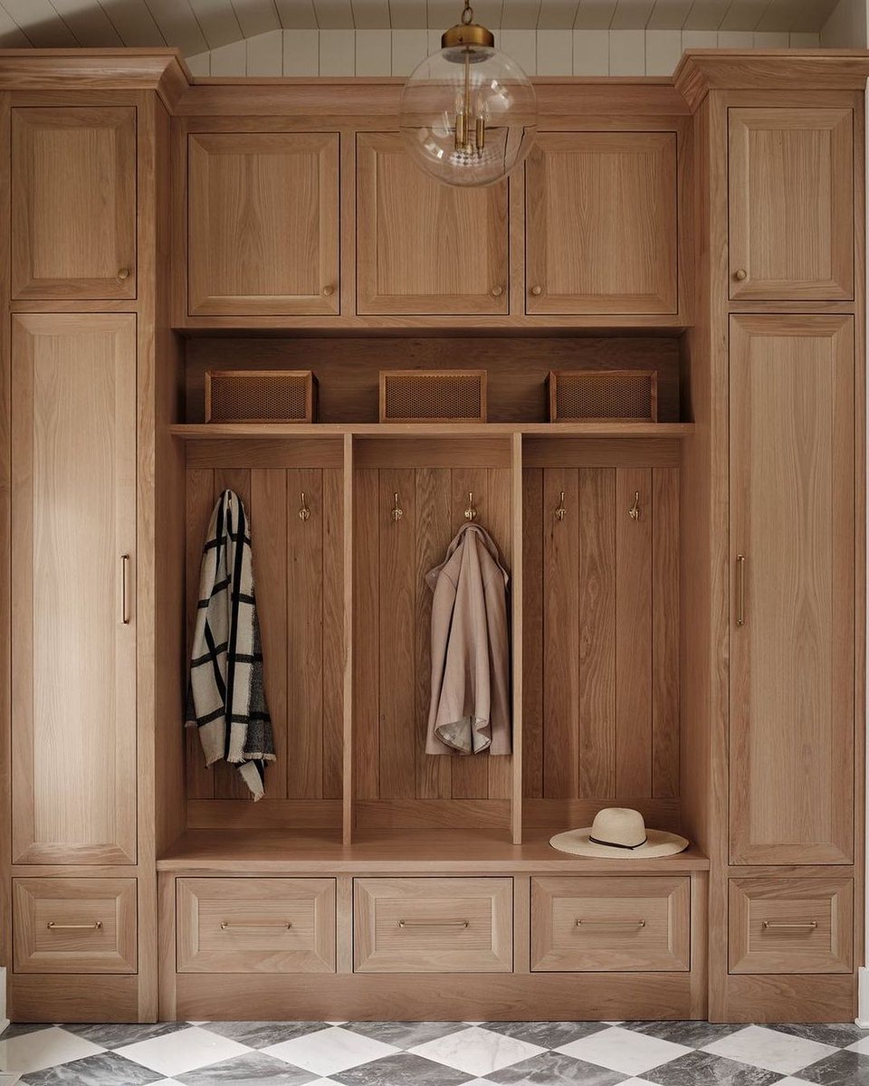 AmericanHardwds's tweet image. Raise your hand if you need a #mudroom.

Project and photo by @lighthouse_cabinetry

#RealAmericanHardwood #AmericanHardwoods #whiteoak #oak #mudroomdesign #wood #cabinets #cabinetry #storage #storagesolutions #design #interiordesign