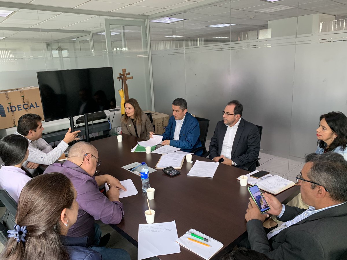 SecEnergia's tweet photo. #FelizMartes☀️|
#AEstaHora Nos reunimos con la administración municipal de #Cáqueza y la comercializadora de gas #Rednova. #ElObjetivo, fortalecer la gestión del convenio que busca beneficiar a 690 usuarios de las veredas Girones. #Cundinamarca #RegiónQueProgresa https://t.co/KrSpyK3S47