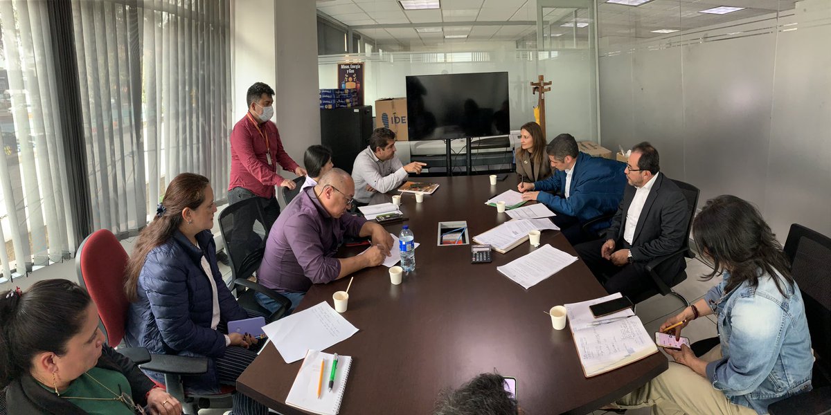 SecEnergia's tweet photo. #FelizMartes☀️|
#AEstaHora Nos reunimos con la administración municipal de #Cáqueza y la comercializadora de gas #Rednova. #ElObjetivo, fortalecer la gestión del convenio que busca beneficiar a 690 usuarios de las veredas Girones. #Cundinamarca #RegiónQueProgresa https://t.co/KrSpyK3S47