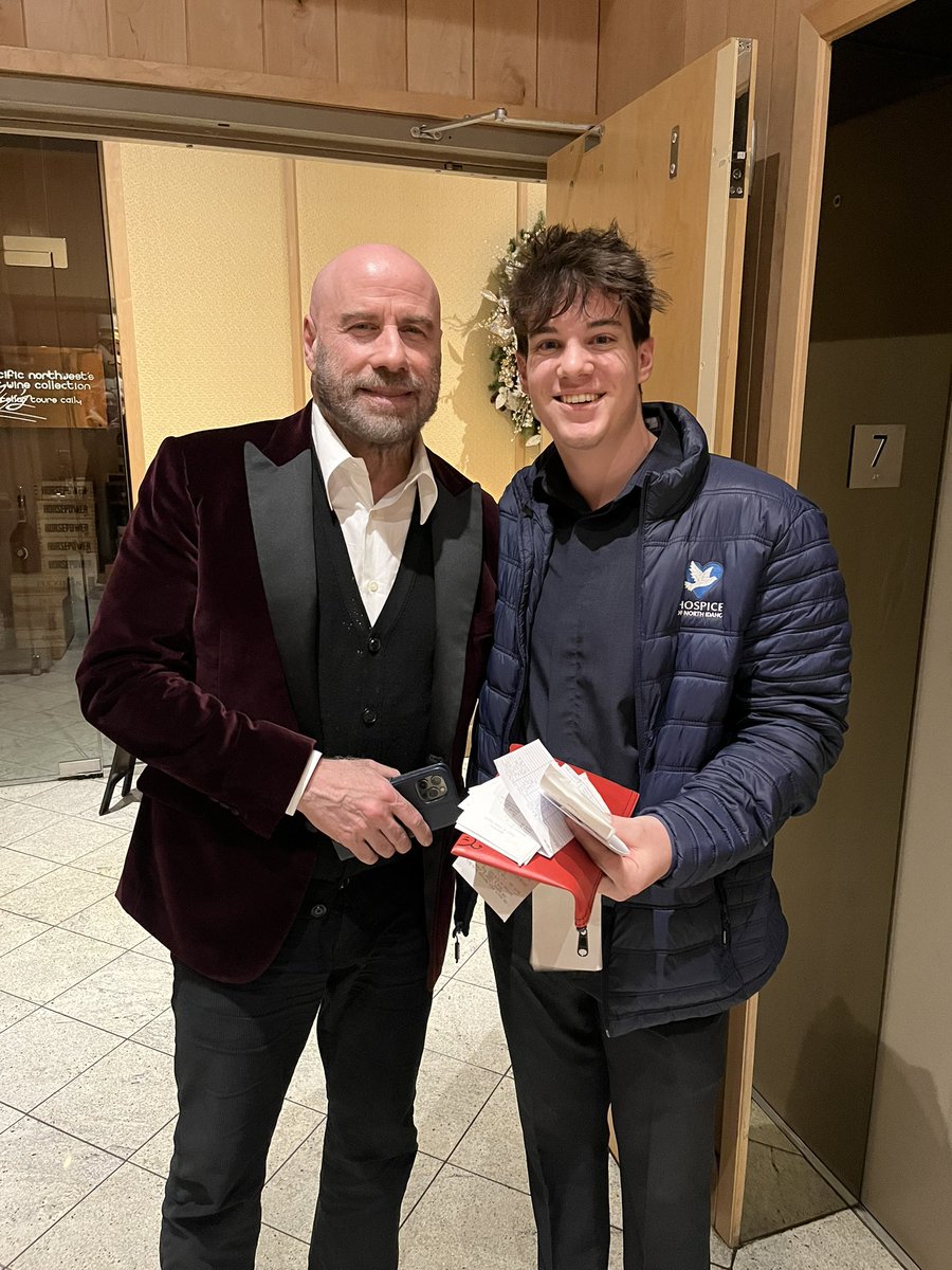AnckerNick's tweet photo. @stats_feed John Travolta after my bartending shift https://t.co/Z95j4giZrY
