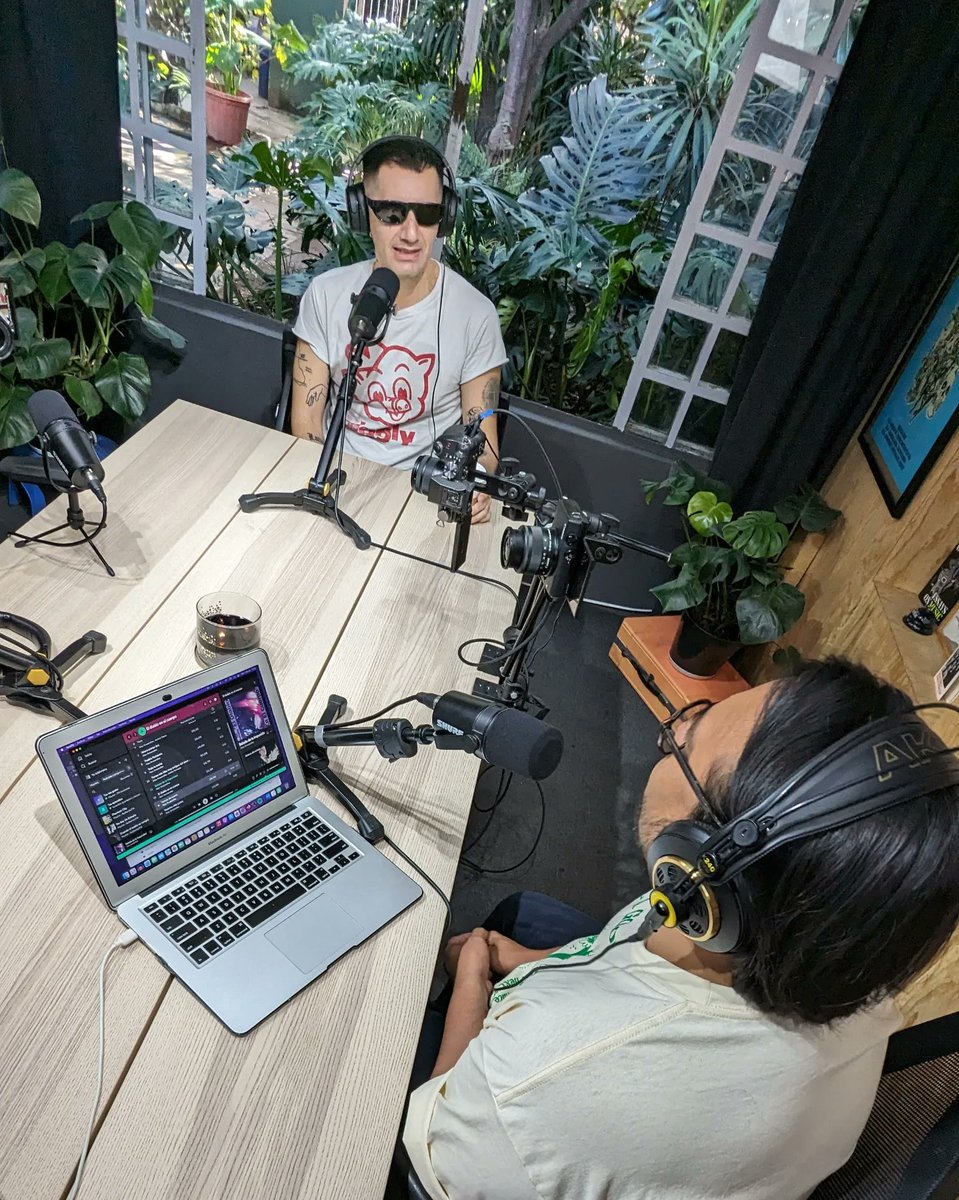 ✨💗 ¡Uno de los productores más importantes de pop de los últimos años vino a <a href="/DiaDePerrosFM/">DiaDePerros</a>! ✨🎶 

No se pierdan de su show en el <a href="/ForoIndierocks/">Foro Indie Rocks!</a> el 12 de noviembre porque será un show histórico.