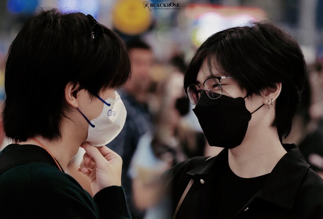 rslnakth's tweet photo. thank you to the person who took tthis perfect picture🖤💙😍😍🥰🤗 https://t.co/Lw847ILe02