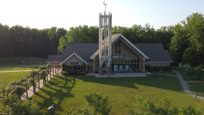 AhmadiyyaDC's tweet photo. Ahmadiyya Muslim Community @TrueIslamUSA has 4 beautiful mosques in the DMV area welcoming all worshippers and visitors:
American Fazl Mosque @FazlMosque: Washington DC (established 1950)
Bait-ur-Rehman Mosque @BRMosque: Silver Spring, MD (constructed 1994)
Mubarak Mosque @AMC_NOVA: Chantilly, VA (constructed 2012)
Masroor Mosque @IslamInVirginia: Manassas, VA (established 2018)
