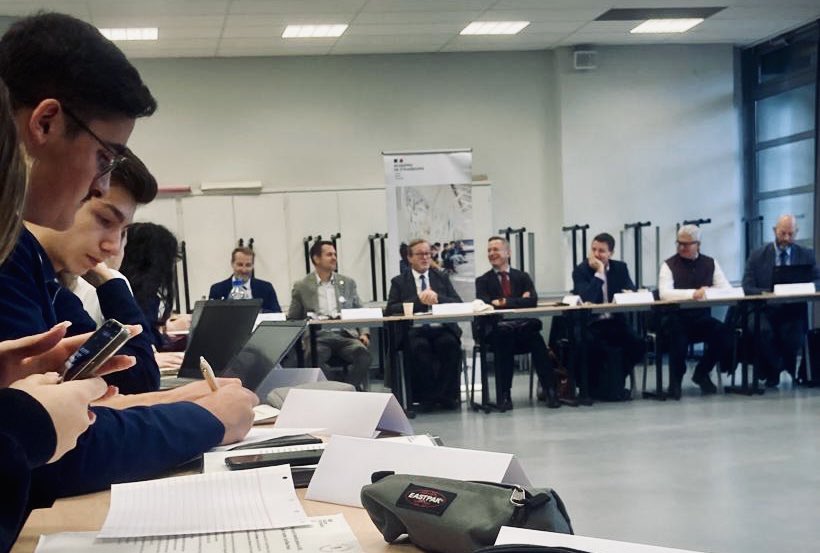 acstrasbourg's tweet photo. Première Assemblée plénière du #CAVL présidée par le recteur @OlivierFaron en présence du délégué national à la vie lycéenne, M. Ballouard.
Les élus ont présenté, avec enthousiasme, leurs projets pour développer, valoriser et accompagner l’#engagement des élèves @acstrasbourg. https://t.co/HnLDk1PEmh