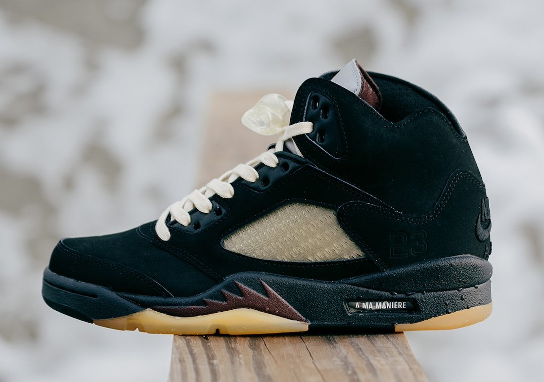 SneakerVisionz's tweet photo. A Ma Maniére x Air Jordan 5 'Dusk' 🖤 Nov. 22nd 🗓️ https://t.co/TVWKfivr5Q