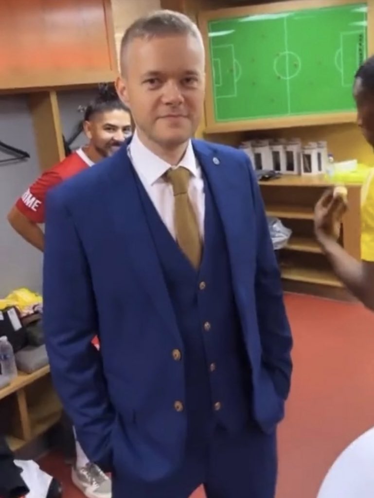 UtdHeisenberg_'s tweet image. What do Mark Goldbridge &amp;amp; Ed Woodward have in common? 

Both are great marketers that are excellent at pulling in revenue. 

Both are disingenuous and driven by self interest. 

Both use the #MUFC name for financial gain but couldn&apos;t name a single player before the 80s (bar the…