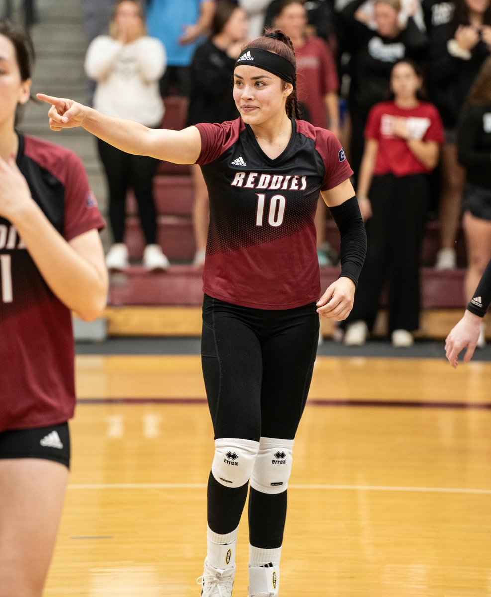 ReddieSports's tweet photo. 𝘼𝙗𝙤𝙪𝙩 𝙡𝙖𝙨𝙩 𝙣𝙞𝙜𝙝𝙩… 📸

Y’all brought the ENERGY! Big-time start to Battle Week and a big @ReddiesVB win! 🏐

#NoMereBeast https://t.co/49gbrF1zFx