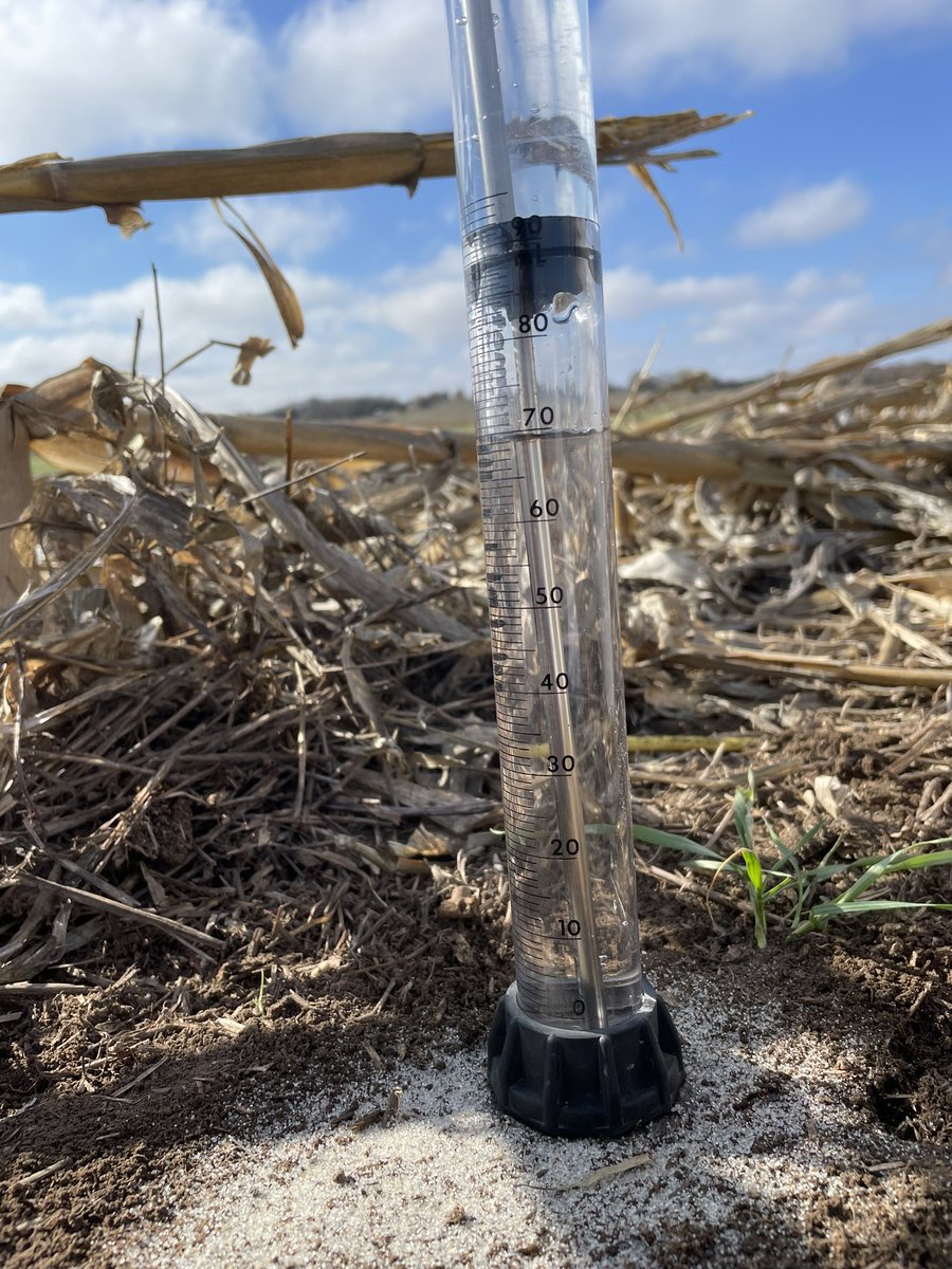 GrunbergJessica's tweet photo. Morning 📝📝📝 time for infiltration notes post corn harvest in our long term cover crop study! https://t.co/uniwWp0Ykt