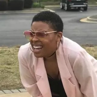 شكلنا و احنا نحاول نشوف منو بالصوره مع ميكاسا..
#هجوم_العمالقة