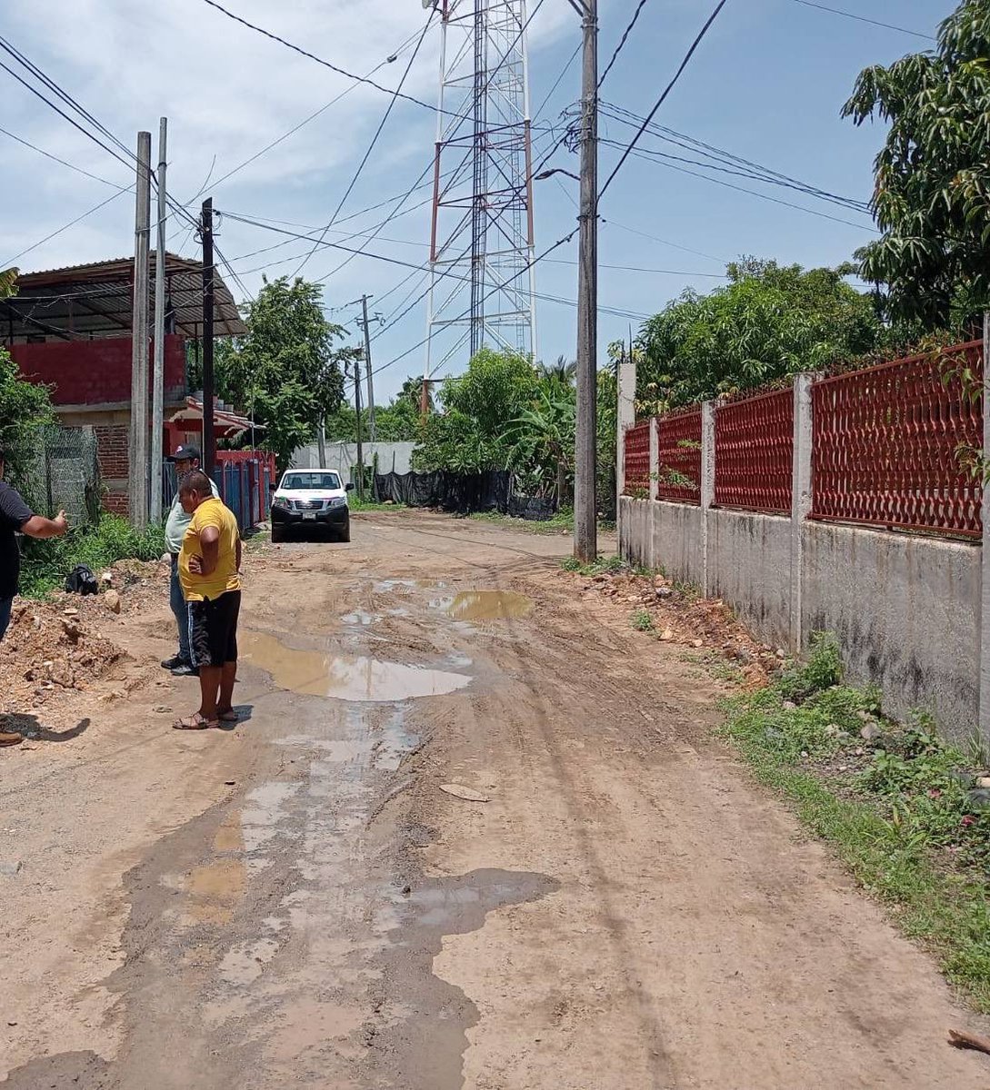 jorgexsa's tweet photo. Con calles como la Caoba en la colonia Arboleda de San José Ixtapa, seguimos avanzando en el mejoramiento de la infraestructura de las colonias. 

#ManoConMano #AntesYAhora https://t.co/sLlZL2ko8W
