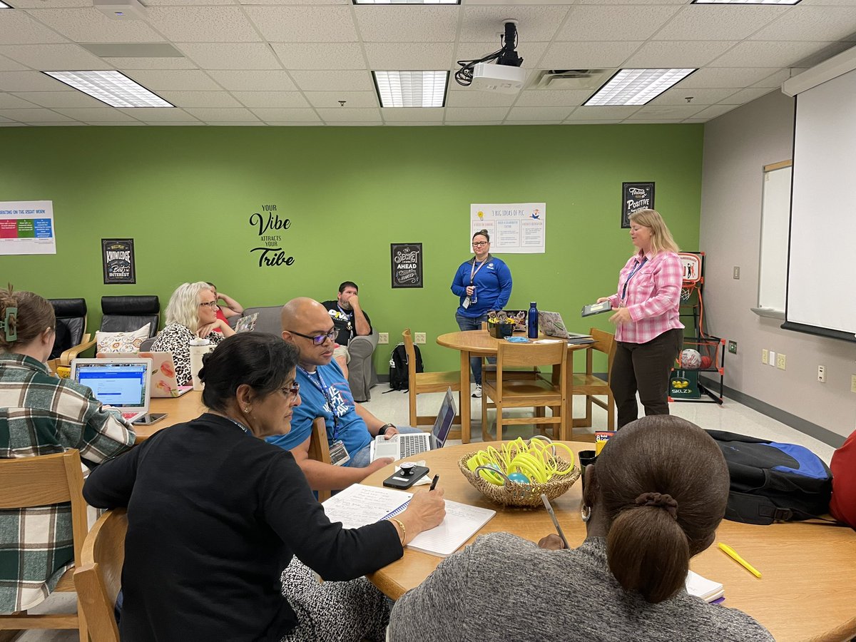 Great day of professional learning! I love seeing teachers lead teachers! <a href="/MrsVindiola/">Cynthia Vindiola</a> <a href="/CreekValleyMS/">Creek Valley Middle School</a>