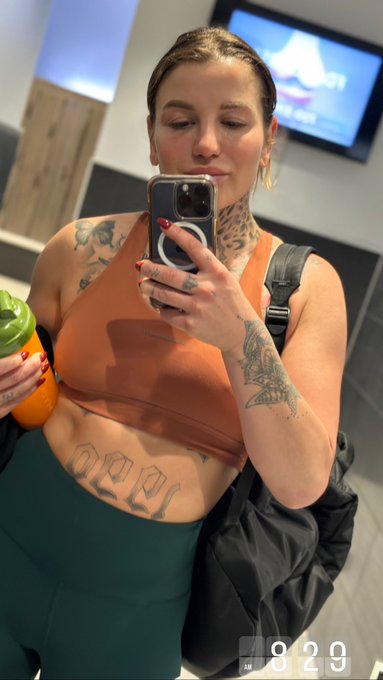 3 miles and 30 min sauna to start the day 👌 https://t.co/iXLMdTcVNe
