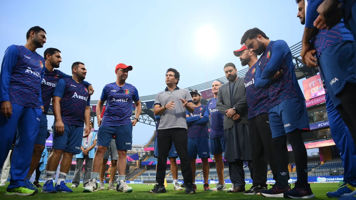 Wo la*de kedher hen joh 7 out honey pey in panoti statpadder koh jeet ka karan bol rahy thy 🤨

 #AUSvsAFG