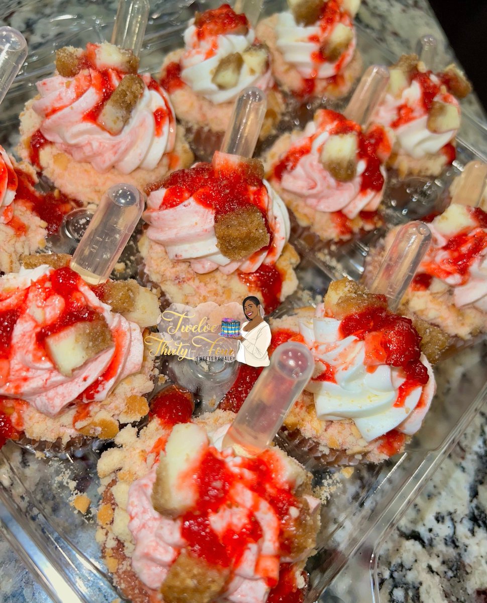yyyyelah's tweet photo. SPIKED Strawberry Crunch Cheesecake Cupcakes! Do you love strawberries, cheesecake, and tequila?! If yes... place your order! 😏🍓🍸️

#tequila #spikedsweets #strawberrycrunch #strawberrycupcakes https://t.co/XRmAteguPJ