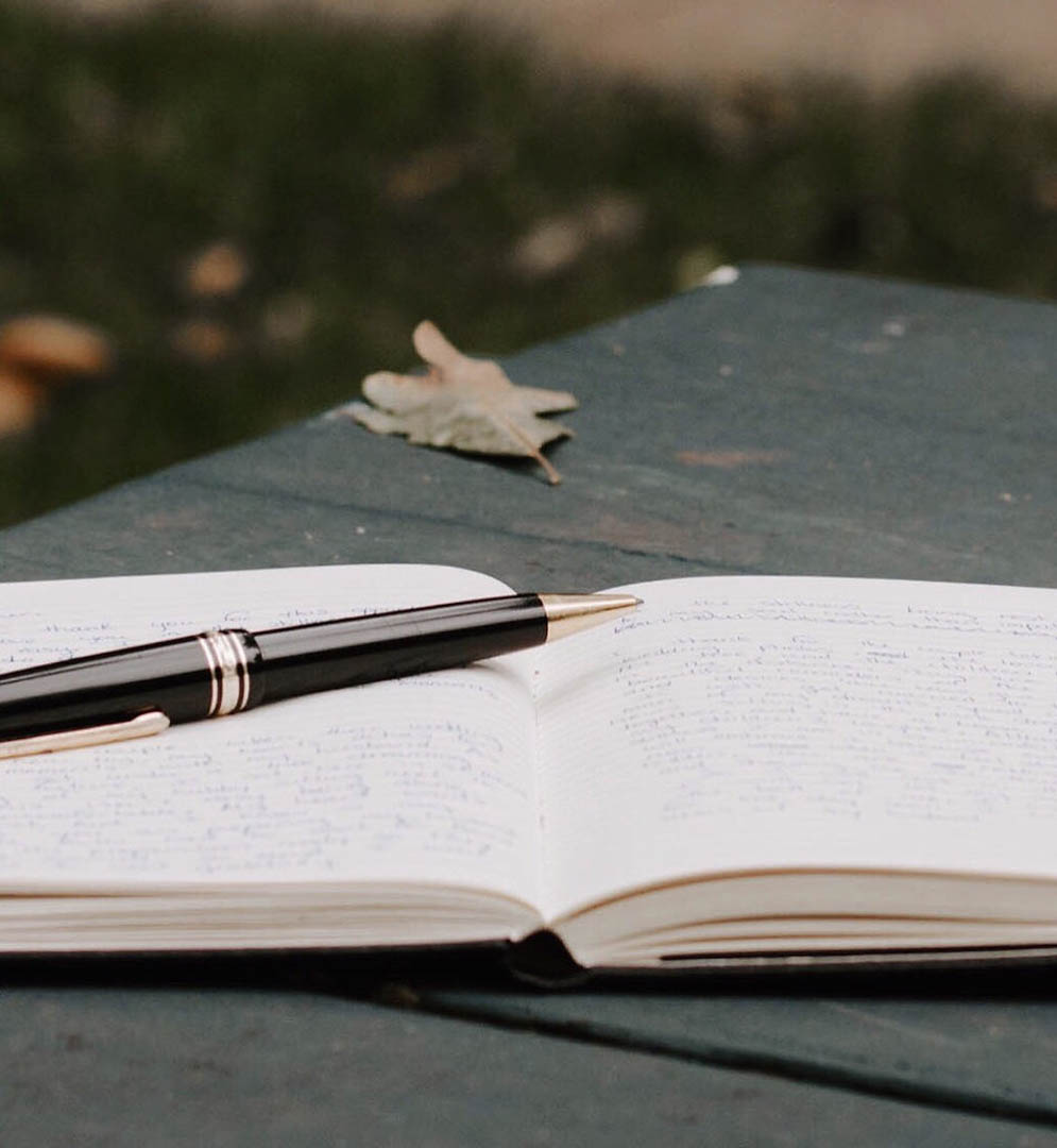 Eleanorsdaughtr's tweet image. Don&apos;t let the daunting task of writing hold you back from sharing your story or expertise. Contact us today to discuss your project and embark on an unforgettable journey with our ghostwriting services. Contact Eleanor&apos;s Daughter for more information! 

#GhostwritingService  ...