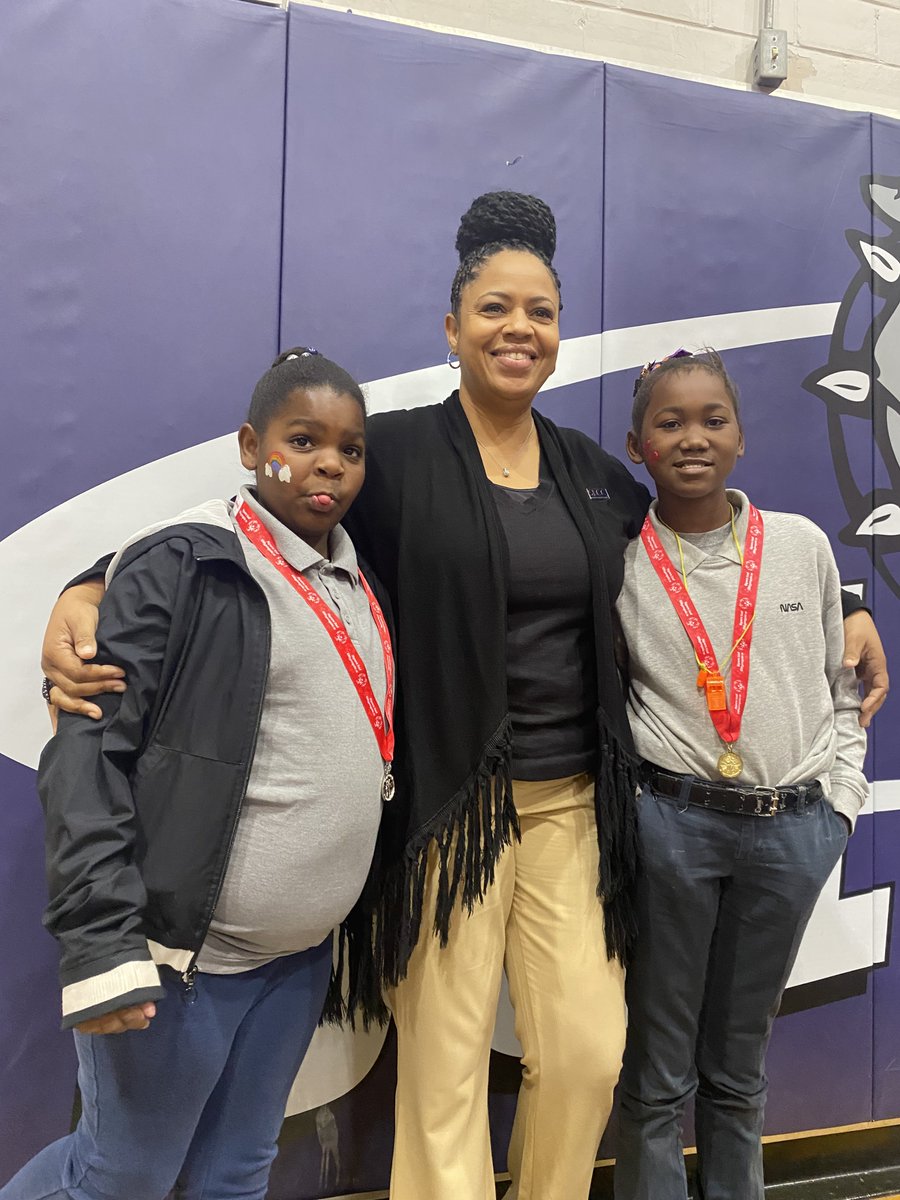 solaccofficial's tweet photo. Carleen Jones, C.B. Coreil campus director, was a scorer for bowling at the Evangeline Parish School District Special Olympics at Ville Platte High. Evangeline Parish students placed 1st, 2nd, and 3rd place! Visit https://t.co/alIB7jO75t for more about #SLCCVillePlatte. #TeamSLCC https://t.co/YoizjbwazO