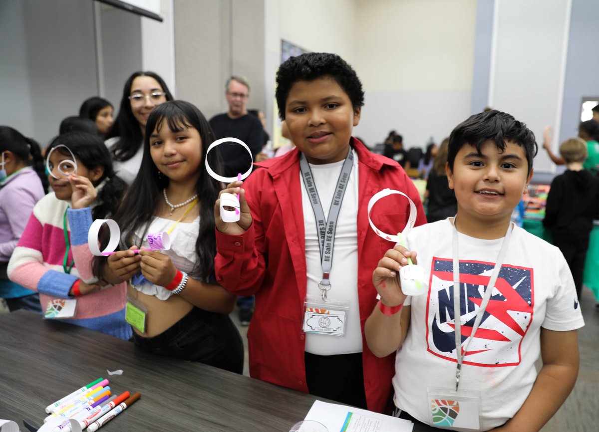 To round out Think Together's #LightsOnAfterschool events, let's shine one last spotlight on Jurupa Valley School District where they had a stellar event to celebrate bright futures ahead! 🌟 #LOA #afterschool #balletfolklorico #makeanimpact #brightfutures