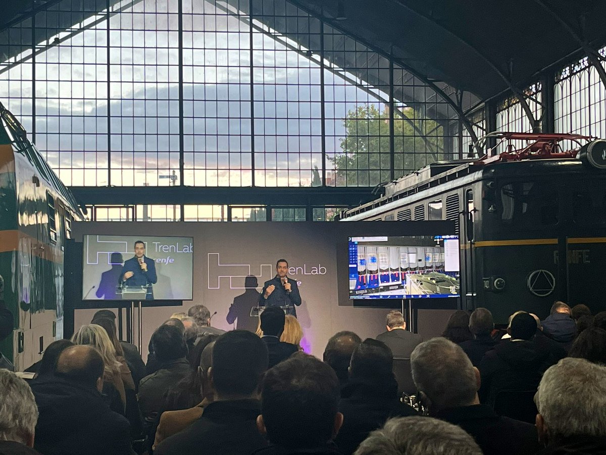 victordeelena's tweet photo. @renfe presenta a los diseñadores de su futuro en uno de sus lugares de origen, el @M_Ferrocarril de Delicias. #TrenLab https://t.co/3lBAgZqpED