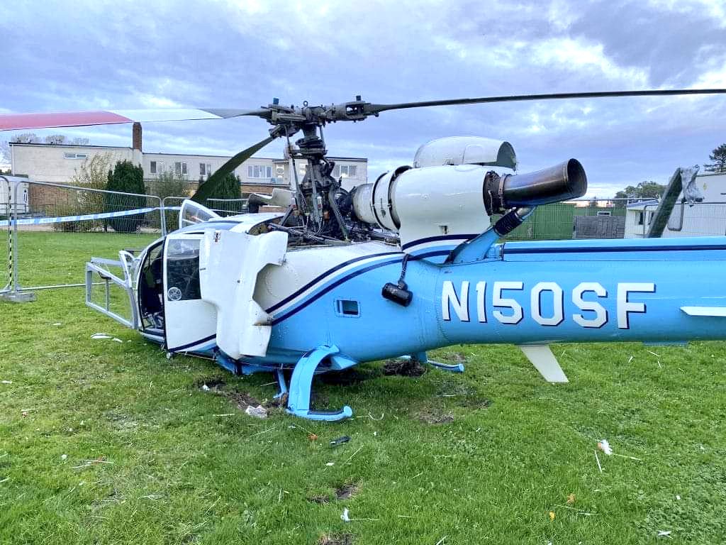 ivancp25's tweet image. #AccidenteAéreo de un #Aérospatiale SA 341G #Gazelle, matrícula N150SF, que golpeó una luz con su rotor durante el despegue desde #AngliaMotel, en #Lincolnshire, Reino Unido 🇬🇧. Los 2 ocupantes no sufrieron heridas. La aeronave quedó muy dañada por el fuego en su motor. 05-11-23