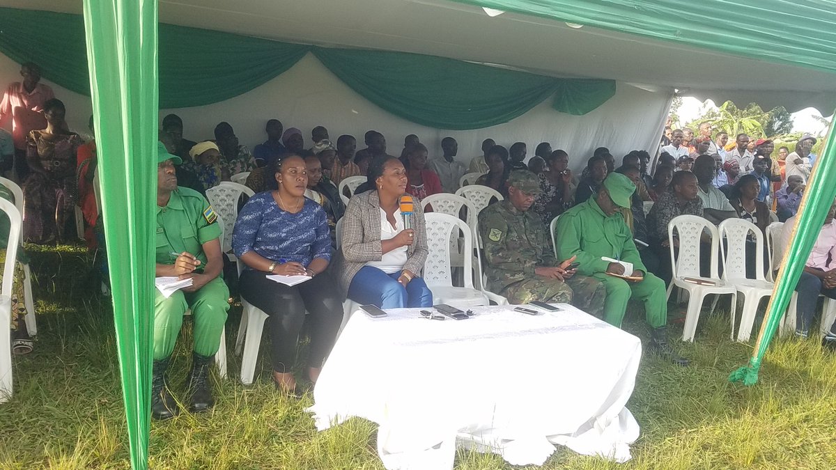 GahengeriS's tweet photo. @GahengeriS
None Kuwa7/11/2023Umuyoboziw'Akarere wungirije ushinzwe imiberehomyiza mukarere ka Rwamagana@UmutoniKarangwa yitabiriye inteko yabaturage mumurenge wa Gahengeri Aho yatangizaga,ukwezi kwahariwe imiyoboreremyiza@RwamaganaD@RwandaEast@RwandaLocalGov https://t.co/RPiSAVnJ3o