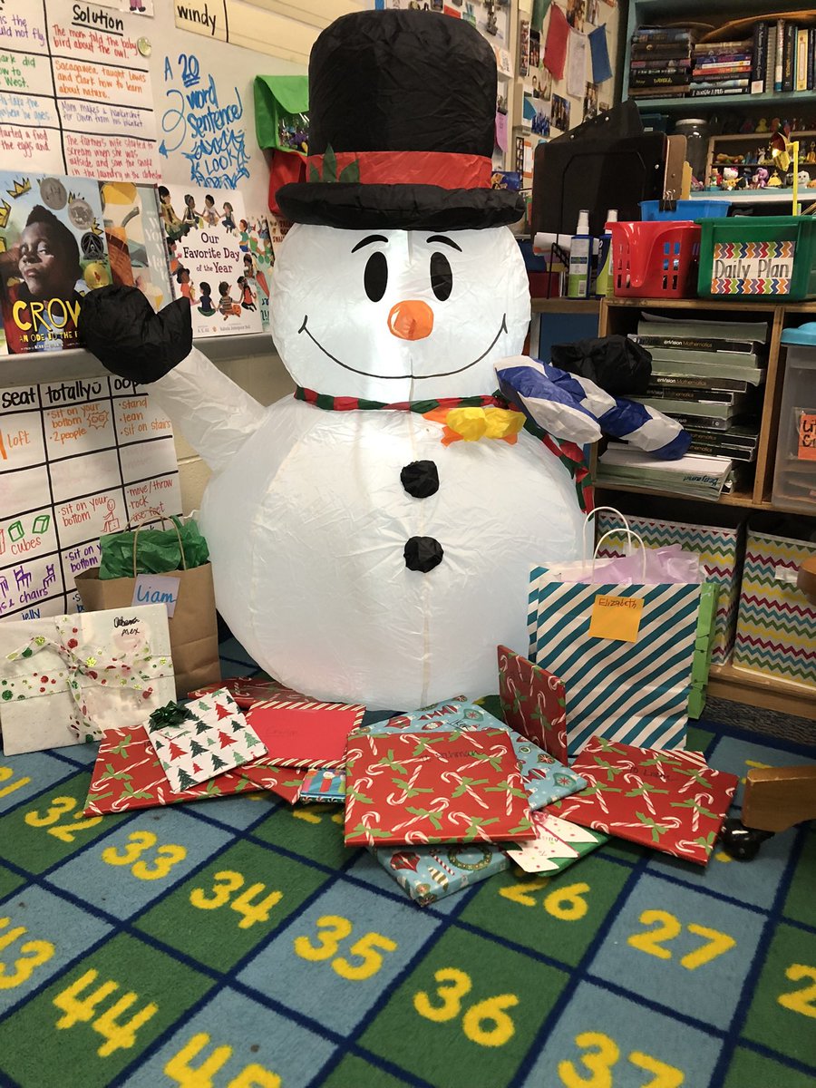 This has become one of my all time favorite traditions! 
 
I would 💙 to have friends &amp; family pick a student &amp; sponsor them with a book of their own! On the Signup Genius below you’ll find types of books that interest your selected student.

Thank you!
 
signupgenius.com/go/20F084CA8AE…