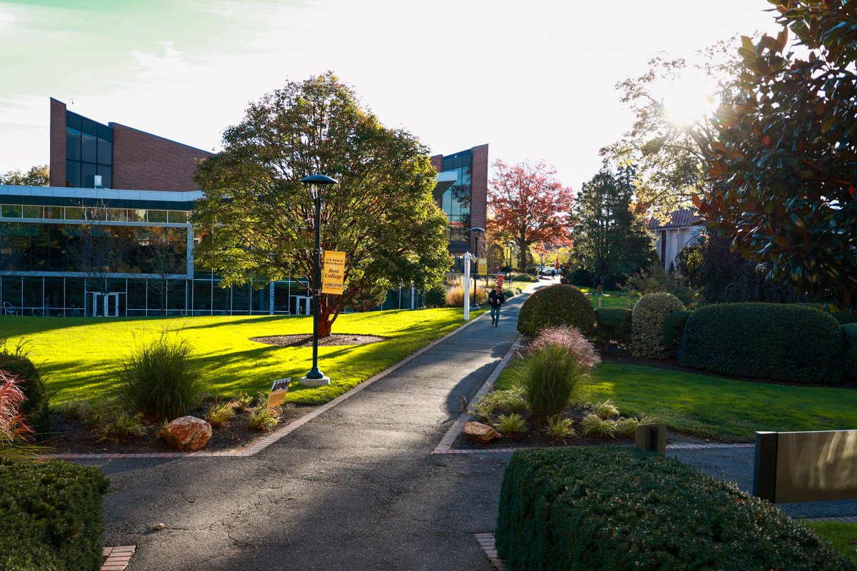 AdelphiU's tweet image. What a transformation! We love when our beautiful organic campus turns our school colors: brown and gold. What’s your favorite spot on our campus to enjoy fall? #MyAdelphi #TransformationTuesday