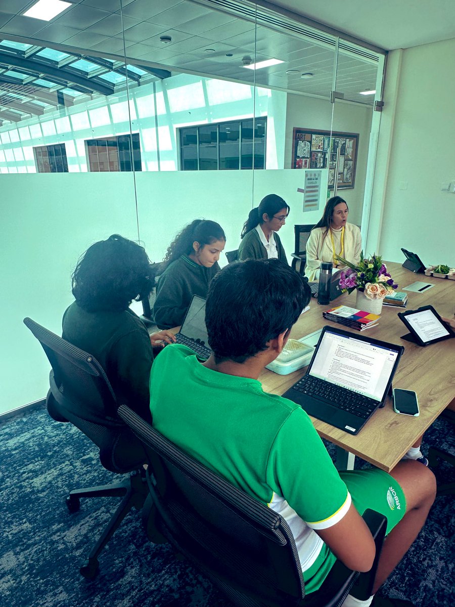 Arbor_Secondary's tweet image. Our students leading the way this week. Presenting to Dr Jerry Pritchard on the development of futures solutions for an eco-healthy future, and interviewing Dr Tiffany Delport on her experiences as a Marine  Conservation Specialist. #stretchandchallenge @ArborSeniors