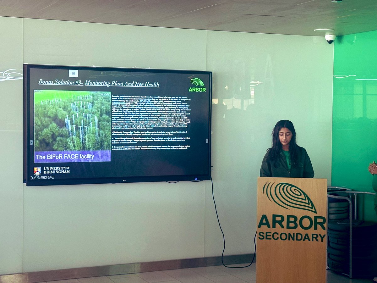 Arbor_Secondary's tweet image. Our students leading the way this week. Presenting to Dr Jerry Pritchard on the development of futures solutions for an eco-healthy future, and interviewing Dr Tiffany Delport on her experiences as a Marine  Conservation Specialist. #stretchandchallenge @ArborSeniors