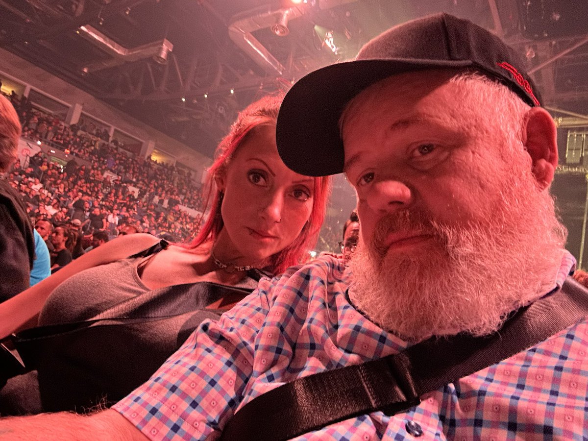 PreonTrucking's tweet image. Love bunny💜🐇 and I at TOOL #tool2023 #rochester #toolarmy