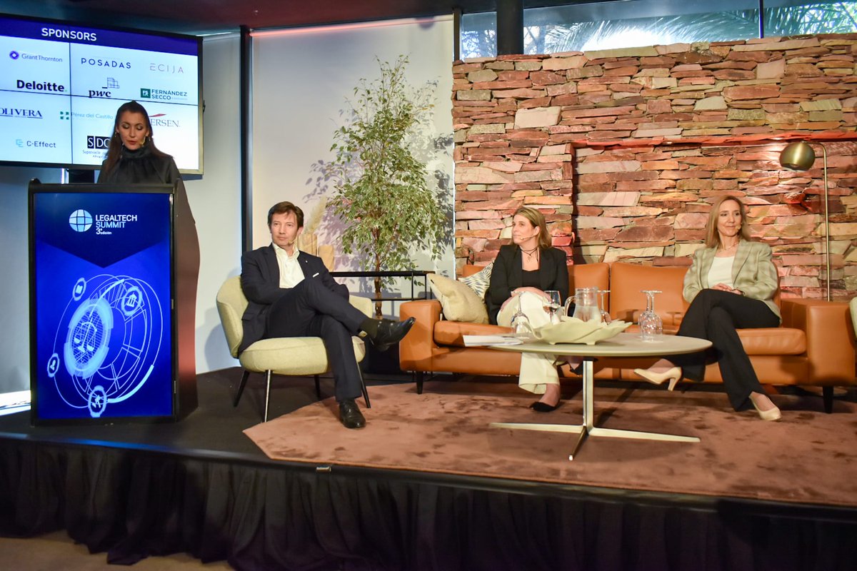 Legaltechsummit tweet media