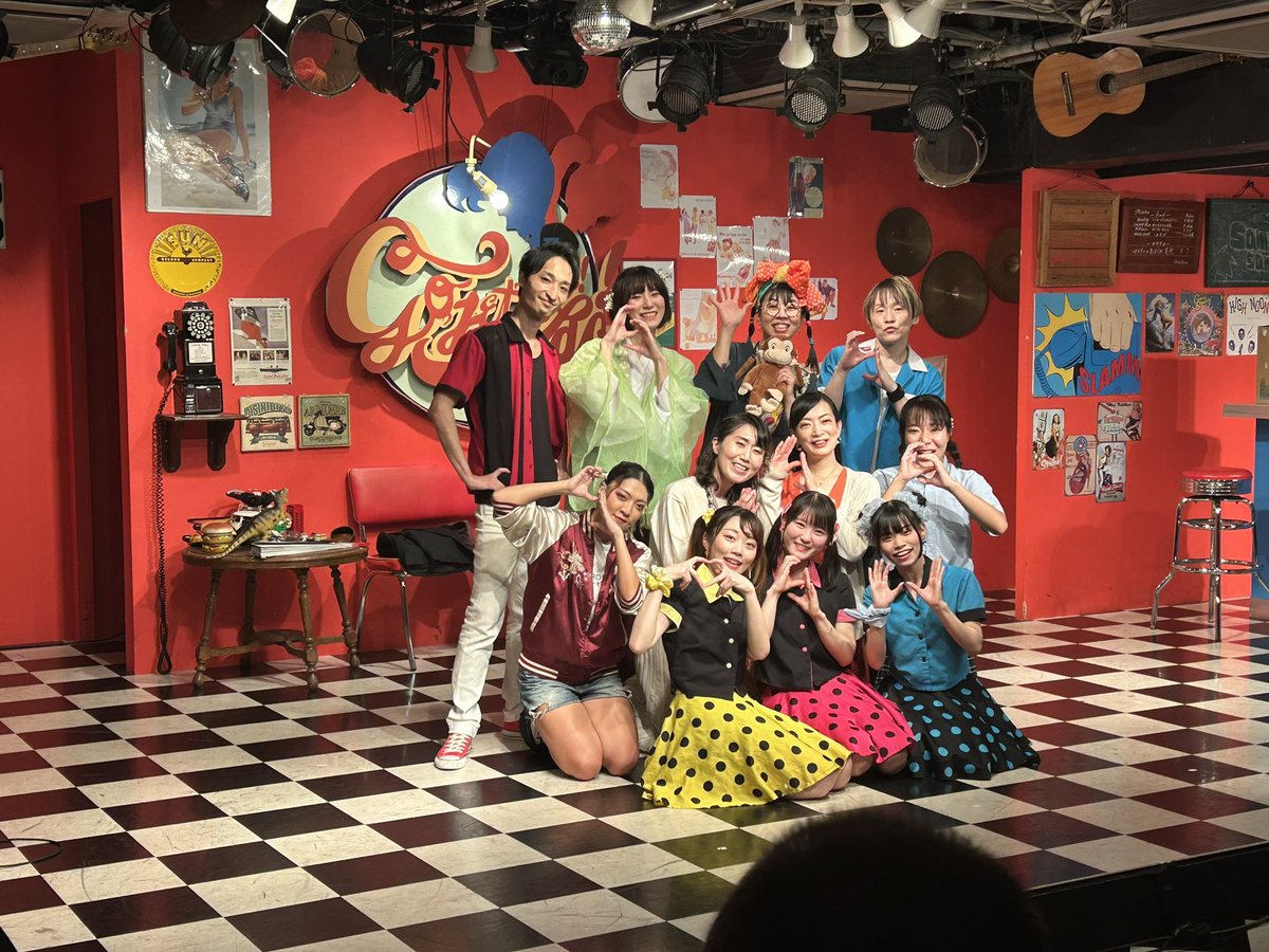 #栗JET
B班見てきましたー！！
めっちゃ面白かったぁ！！
ずっと笑ってたし、舞台上での空気感とかが客席も巻き込んで、素敵な空間だった！
客席から見たサマサマは少し新鮮で、ドキドキしたりしんみりしたり、、、
けどやっぱり最高に楽しかった！！