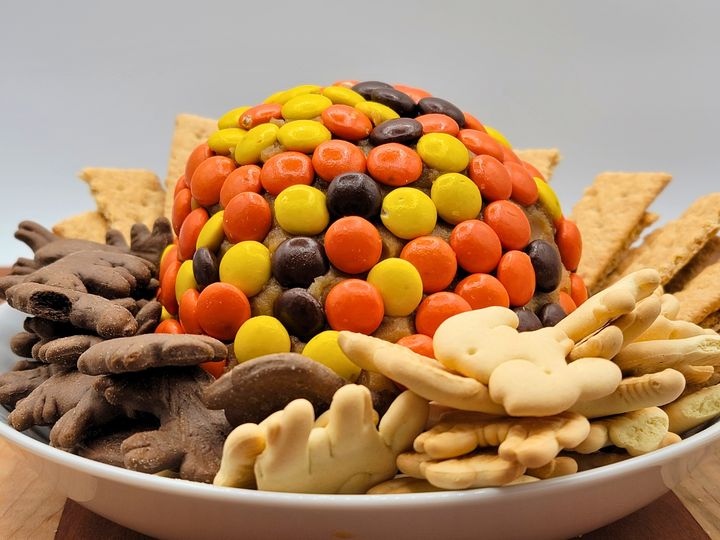 PinkNinjaBlogg's tweet photo. Indulge in the irresistible goodness of Reese's Peanut Butter Ball! Satisfy your sweet cravings with this delectable treat that combines rich chocolate and creamy peanut butter!

Full #recipe on the blog https://t.co/vt93QspOE7

#ReesesPeanutButterBall #Dessert #FallRecipe https://t.co/96CbeZ6zPy