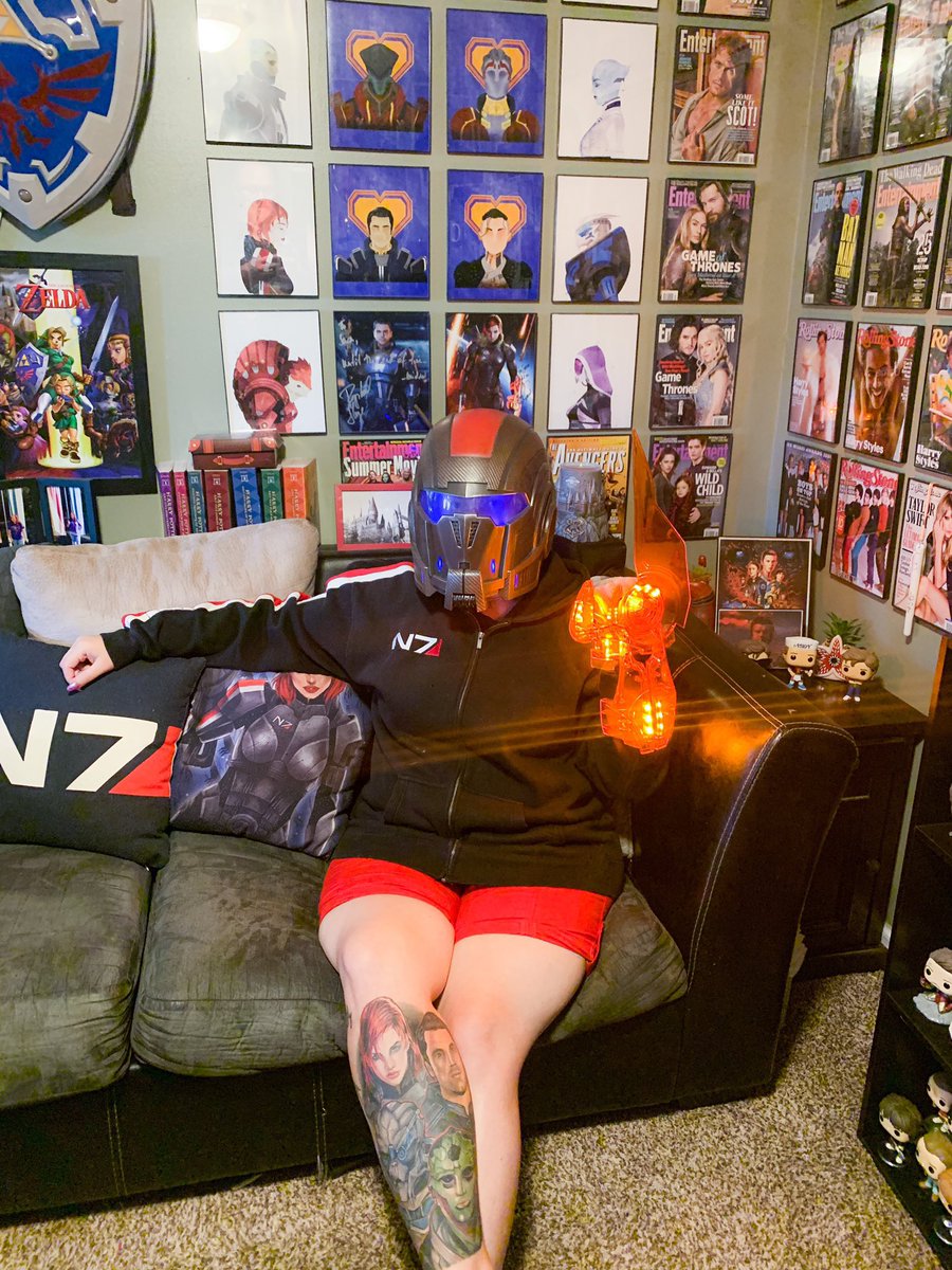 xoSARASMiLES's tweet photo. @GambleMike Happy N7 Day! ❤️🖤 https://t.co/wLTShb6V82