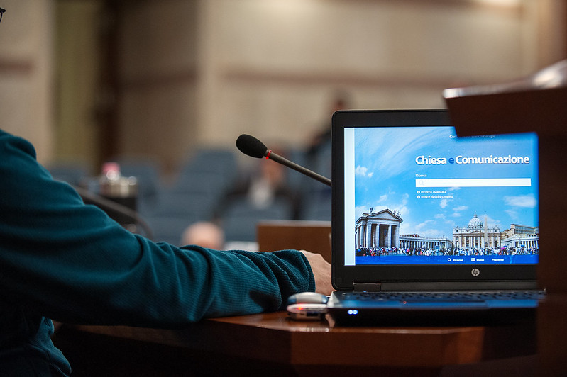 UniSantaCroce's tweet photo. Martedì 7 novembre 2023, la nostra Università ha ospitato il primo dei tre giorni del Convegno "60 anni di meraviglie: #storicità e #attualizzazione del #Decreto conciliare #InterMirifica". 
Con @Uni_Salesiana e @unilateranense 
Programma completo 👇
https://t.co/V3e7BhiyXz https://t.co/tudDQKepxS