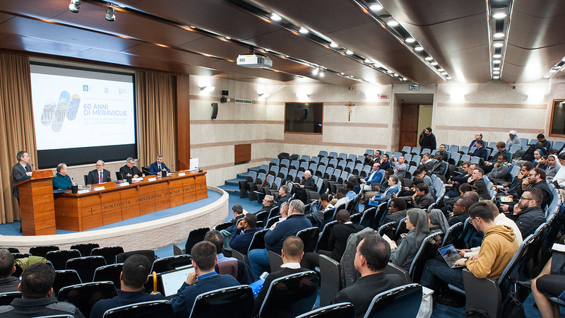 UniSantaCroce's tweet photo. Martedì 7 novembre 2023, la nostra Università ha ospitato il primo dei tre giorni del Convegno "60 anni di meraviglie: #storicità e #attualizzazione del #Decreto conciliare #InterMirifica". 
Con @Uni_Salesiana e @unilateranense 
Programma completo 👇
https://t.co/V3e7BhiyXz https://t.co/tudDQKepxS