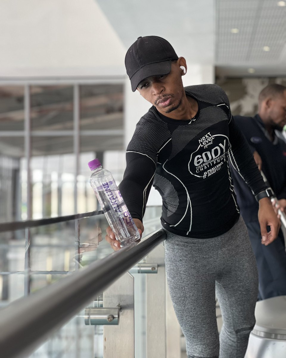 BaldwinDimeku's tweet photo. Day 2/4 | Week 12/12

#InclineBenchPress 4 sets: 6 rep 70 kg
#ShoulderPress 4 sets: 6 rep 90 kg
#PullUp 4 sets: 10 rep
#TricepsDips 4 sets: 10 rep
#DumbbellBenchPress 4 sets: 6 rep 64 kg
#OneArmDumbbellRow 4 sets: 6 rep 36 kg

#StrengthTraining 71 min
#Walking 22 min https://t.co/4DX0HsCVeB