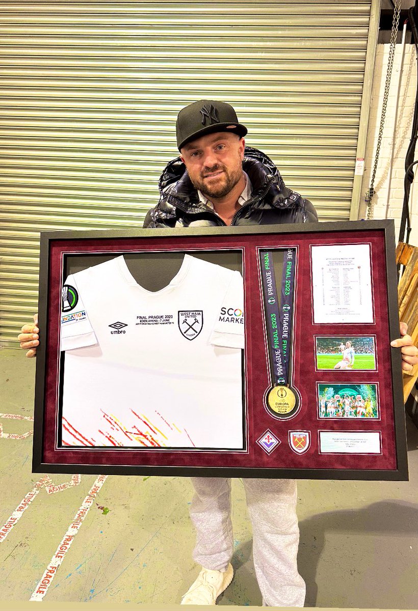 MartynHobbs12's tweet image. It really is a thing of BEAUTY 😍⚒️

Retweets appreciated please 

Limited amount of these - luxury velvet bespoke final piece. 

WhatsApp 07956215155