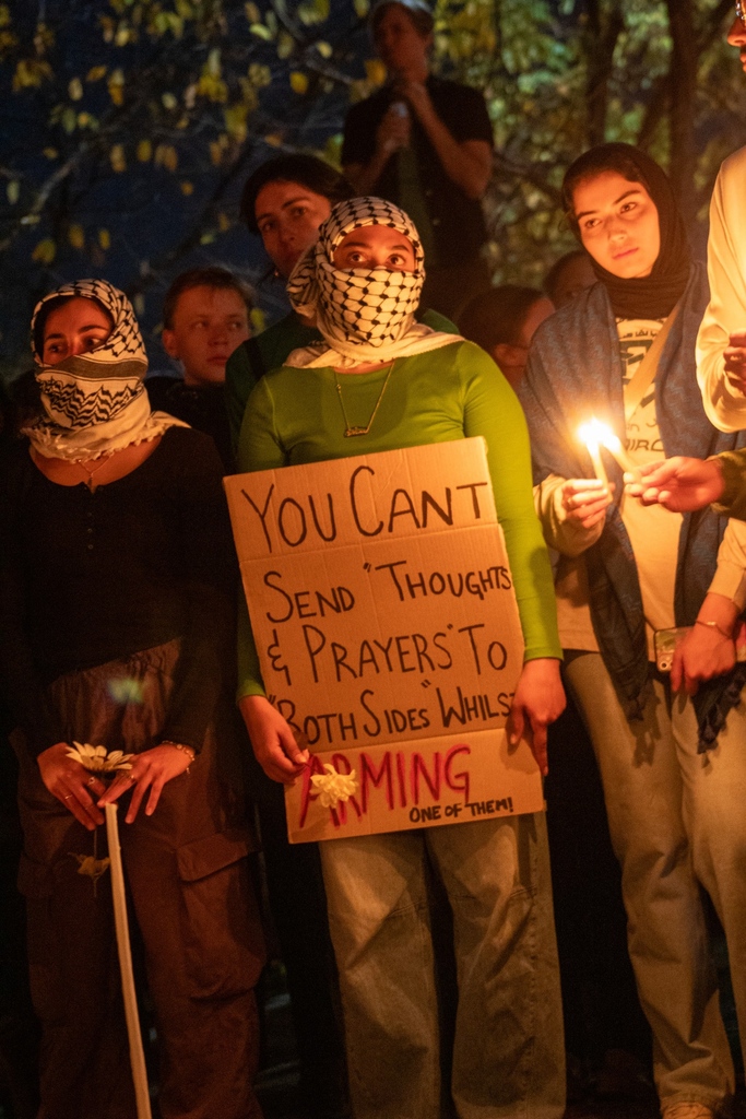 An intergenerational, multiracial crowd of about 250 students and community members showed support for Palestine outside the Athens County Courthouse on Thursday, Oct. 26

athensindependent.com/palestine-soli…