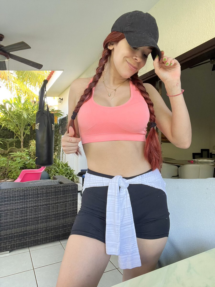 gwengl333's tweet image. Entrenando con todo 😍🙏🏽🥊 !!!!! 

Hacer ejercicios siempre me hace sentir mucho más viva una bendición total!!!!!!! 

5 meses y medio ya casi 6 meses #postparto y acá vamos dándole todo lo que podemos. Gracias a Dios😍

#bendiciones #ejercicios #boxeo